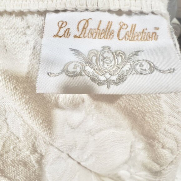 La Rochelle Collection Bedspread Ivory Chenille Matelasse 108x115 - Picture 2 of 9